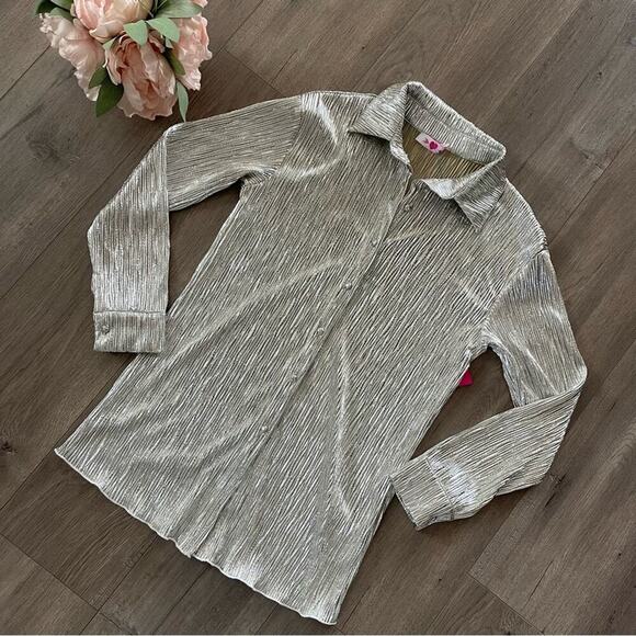 New Buddy Love Silver Metallic Pleated Button Down Blouse - Picture 2 of 6